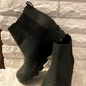Sorel Joan of Arctic Wedge II Chelsea Boot - black